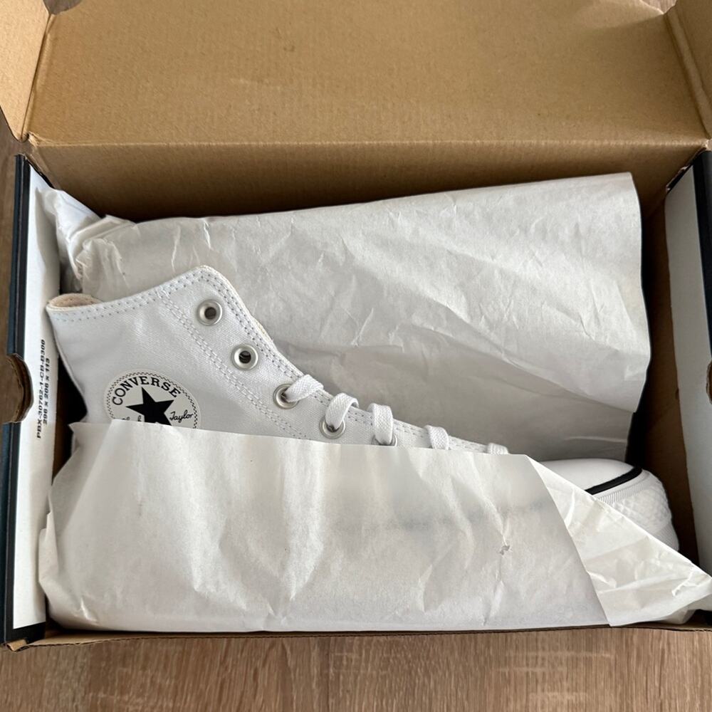 NIB • Chuck Taylor All Star Lift Platform Canvas Size: 9.5 - Picture 4 of 7
